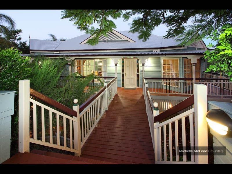 5 Maculata Drive, Chapel Hill QLD 4069