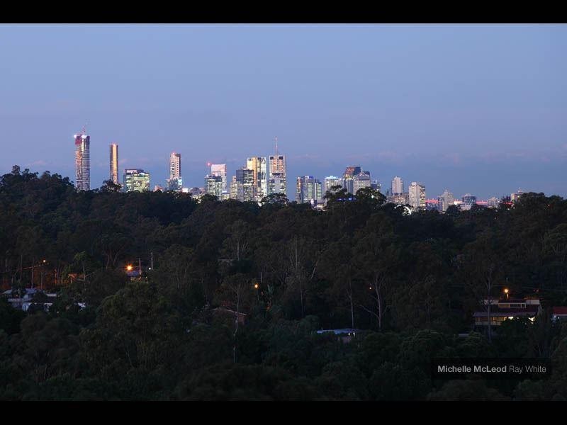 5 Maculata Drive, Chapel Hill QLD 4069