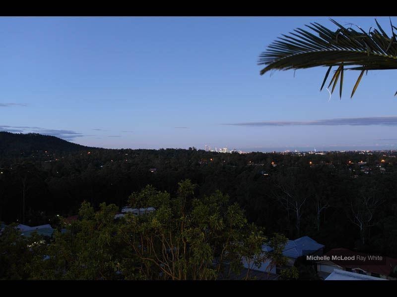 5 Maculata Drive, Chapel Hill QLD 4069