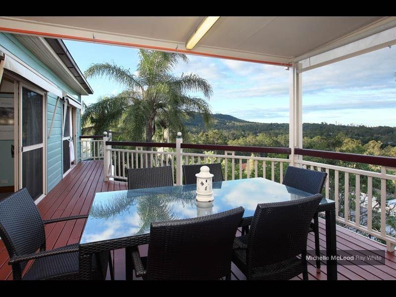 5 Maculata Drive, Chapel Hill QLD 4069