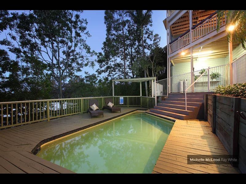 5 Maculata Drive, Chapel Hill QLD 4069