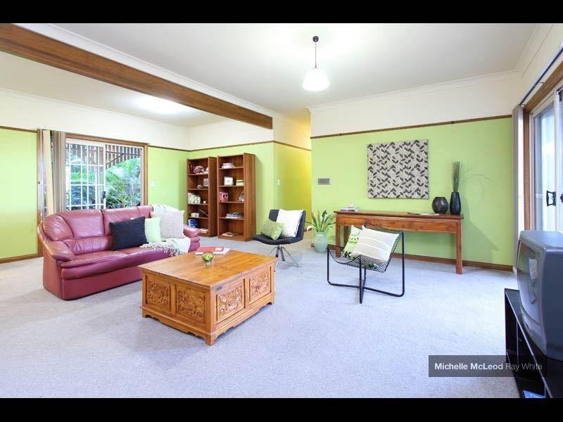 5 Maculata Drive, Chapel Hill QLD 4069