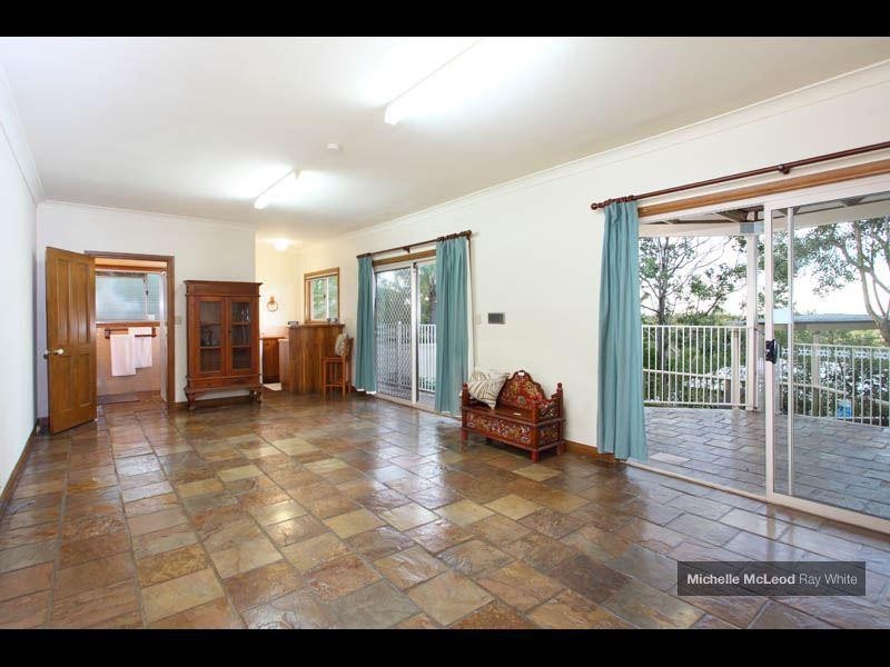 5 Maculata Drive, Chapel Hill QLD 4069