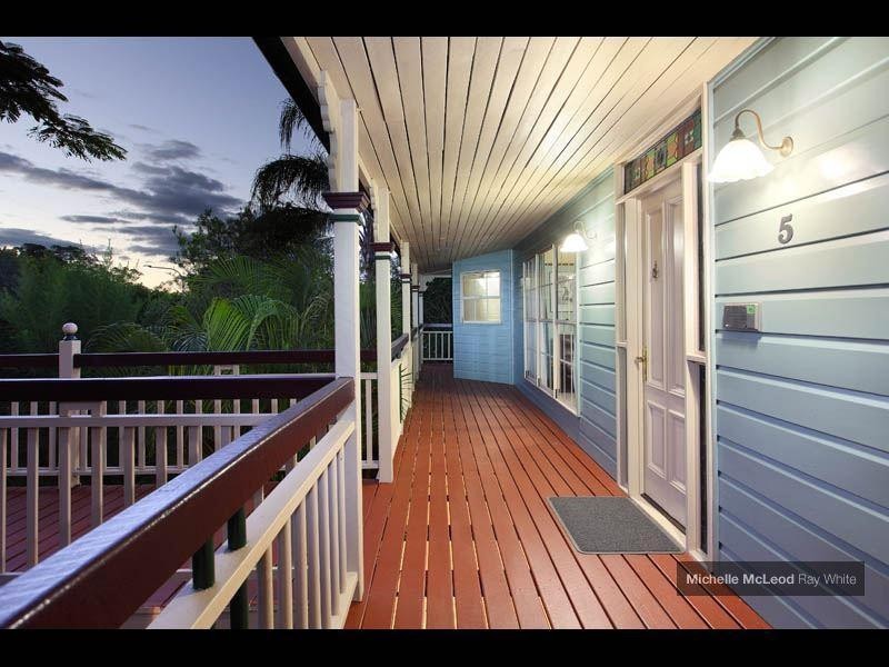 5 Maculata Drive, Chapel Hill QLD 4069