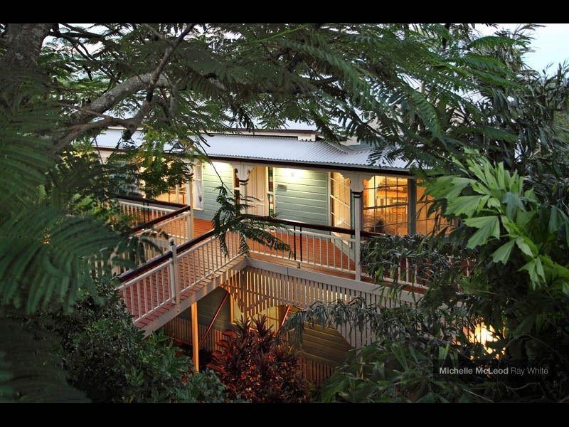 5 Maculata Drive, Chapel Hill QLD 4069