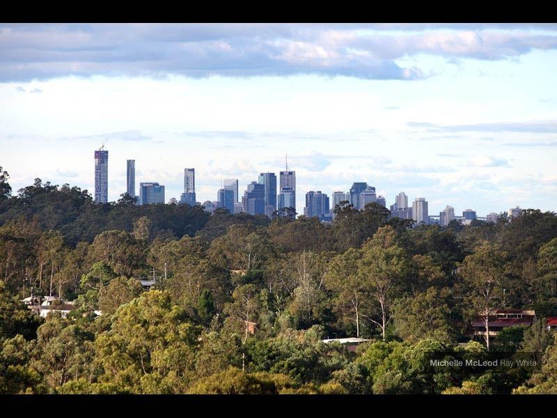 5 Maculata Drive, Chapel Hill QLD 4069