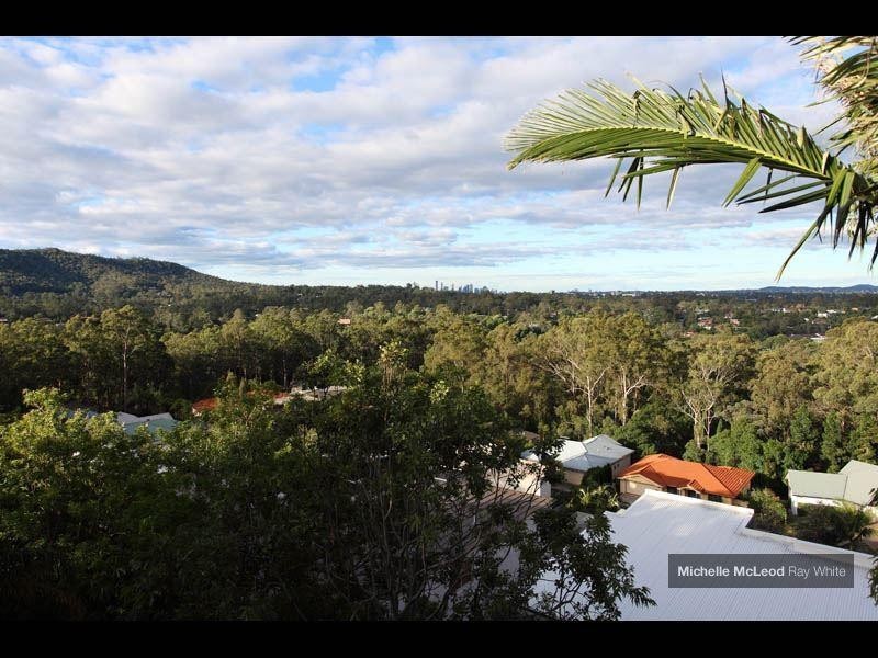 5 Maculata Drive, Chapel Hill QLD 4069