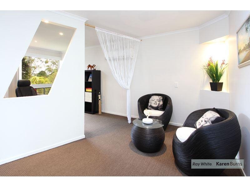 6 Kiandra Street, Chapel Hill QLD 4069