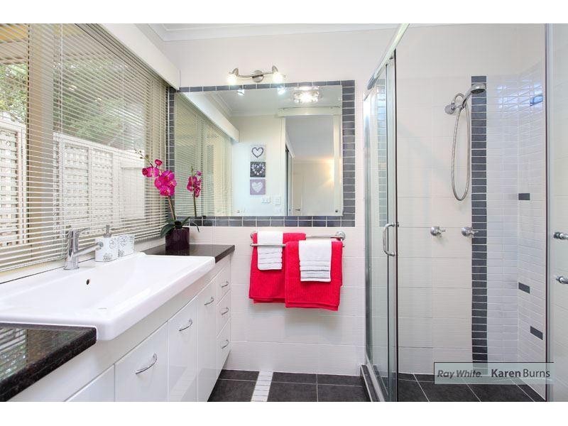 6 Kiandra Street, Chapel Hill QLD 4069