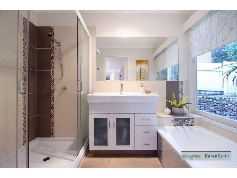 6 Kiandra Street, Chapel Hill QLD 4069