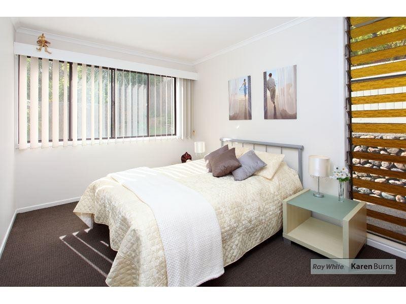 6 Kiandra Street, Chapel Hill QLD 4069