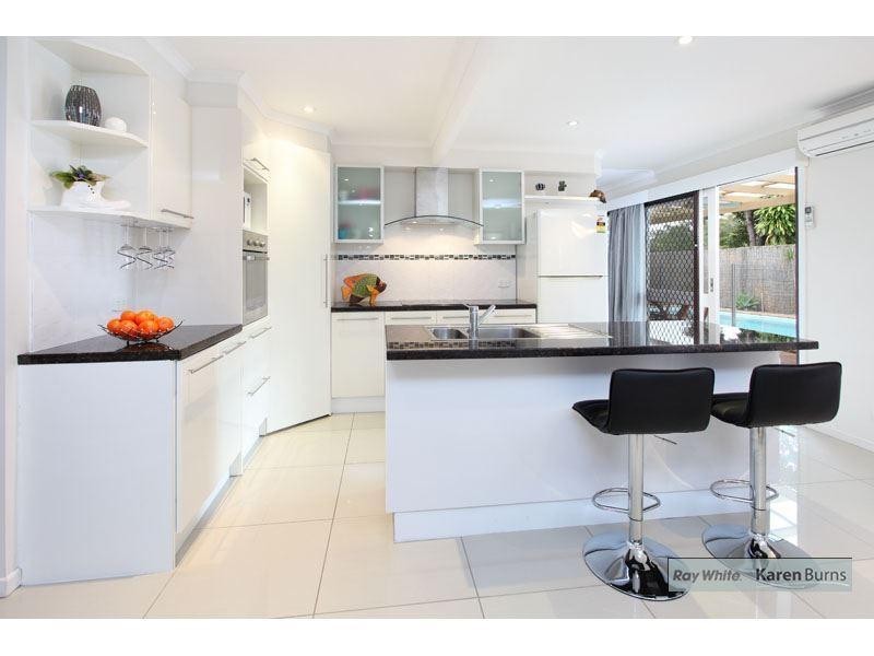 6 Kiandra Street, Chapel Hill QLD 4069