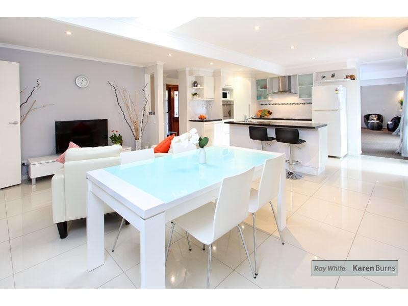 6 Kiandra Street, Chapel Hill QLD 4069