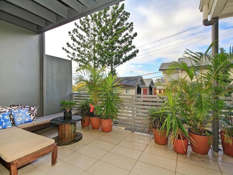 17 Queens Road, Taringa QLD 4068