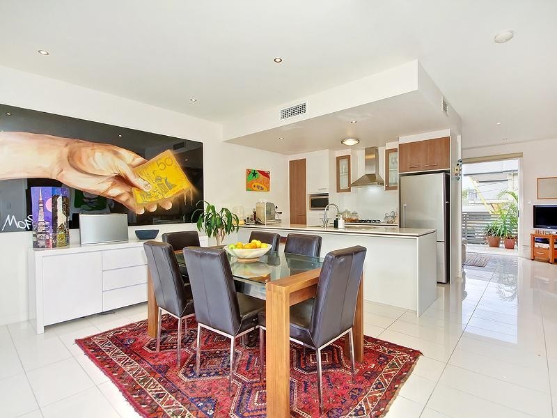 17 Queens Road, Taringa QLD 4068