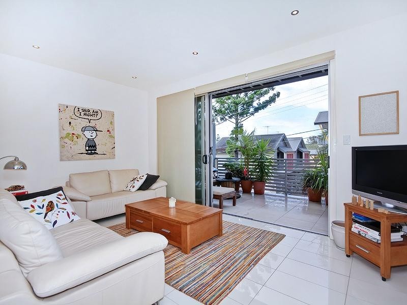 17 Queens Road, Taringa QLD 4068