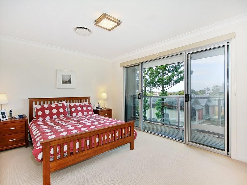 17 Queens Road, Taringa QLD 4068