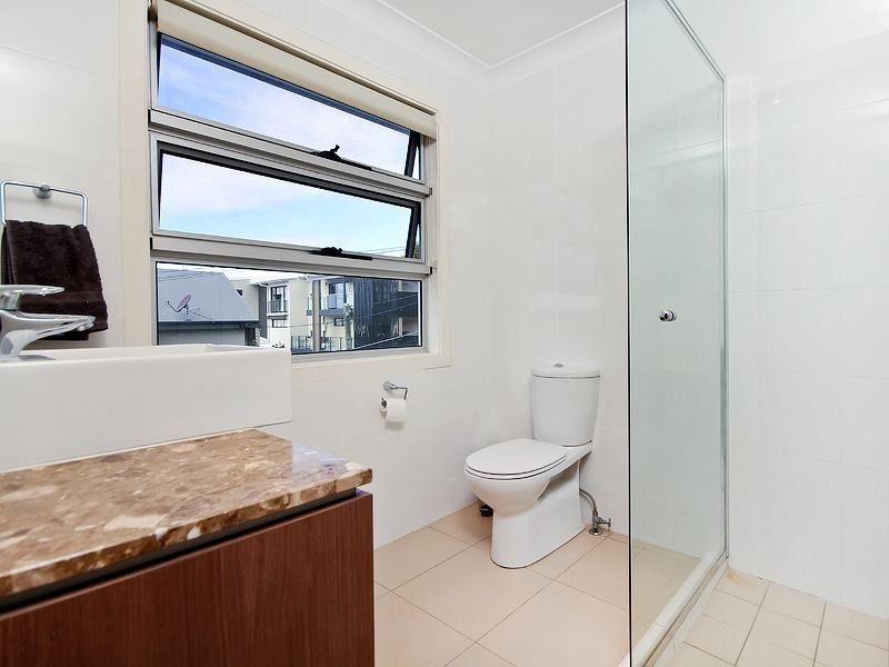 17 Queens Road, Taringa QLD 4068