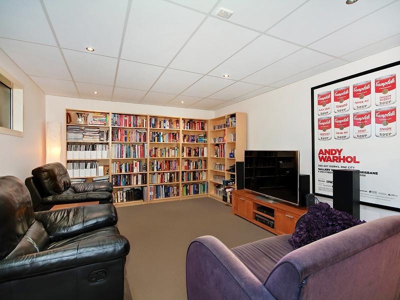 17 Queens Road, Taringa QLD 4068