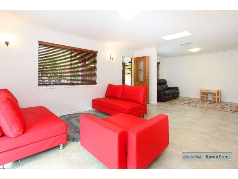 11 Lant Street, Chapel Hill QLD 4069