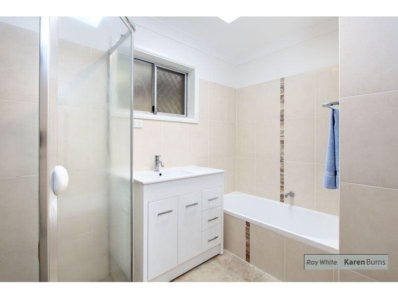 11 Lant Street, Chapel Hill QLD 4069