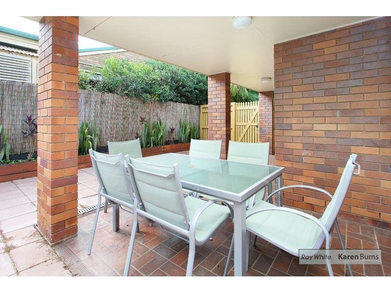 11 Lant Street, Chapel Hill QLD 4069