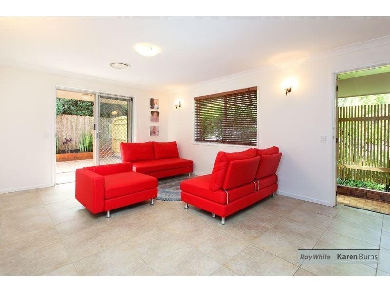 11 Lant Street, Chapel Hill QLD 4069