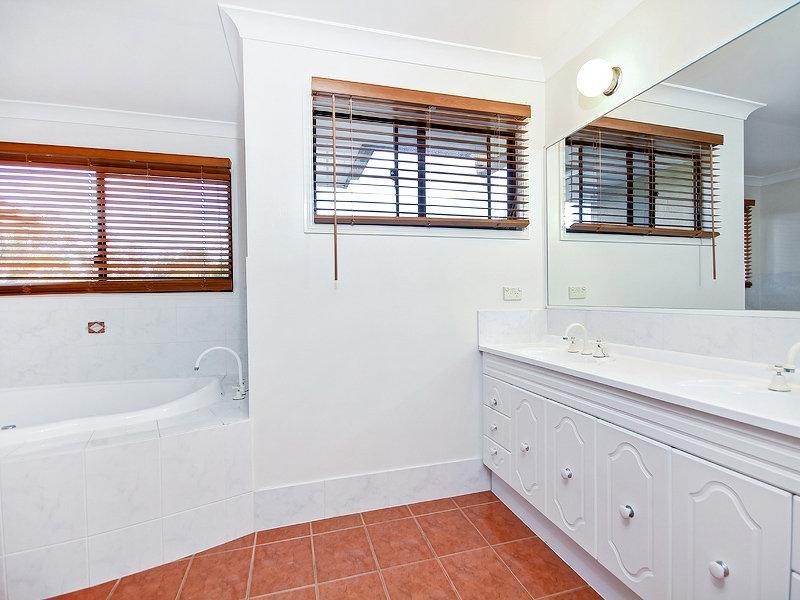 35 Blackbutt Place, Brookfield QLD 4069