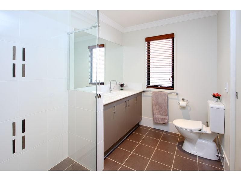 44 Lomandra Place, Chapel Hill QLD 4069