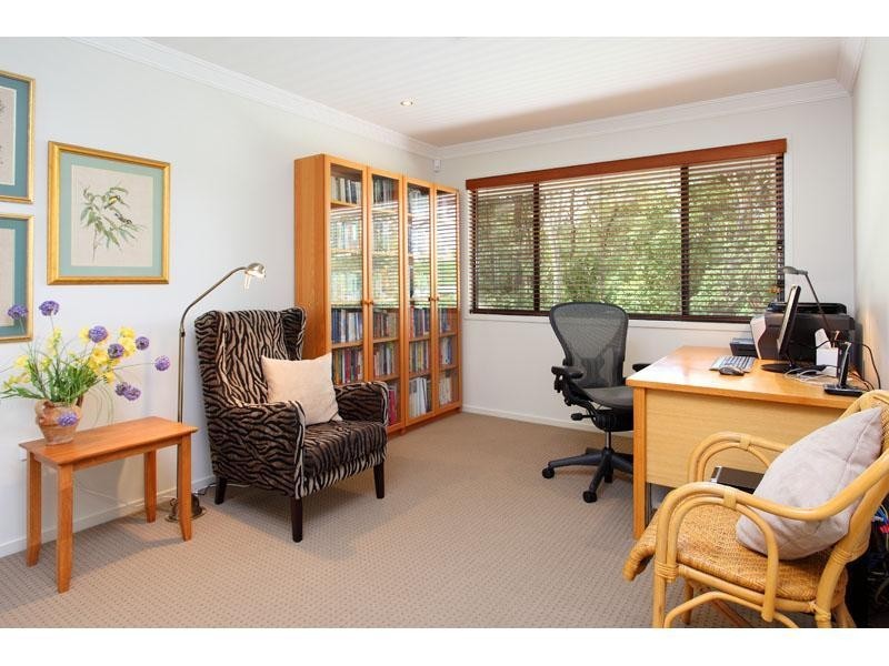 44 Lomandra Place, Chapel Hill QLD 4069