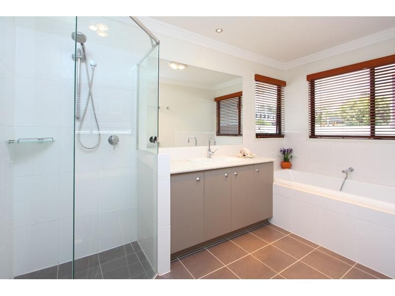 44 Lomandra Place, Chapel Hill QLD 4069