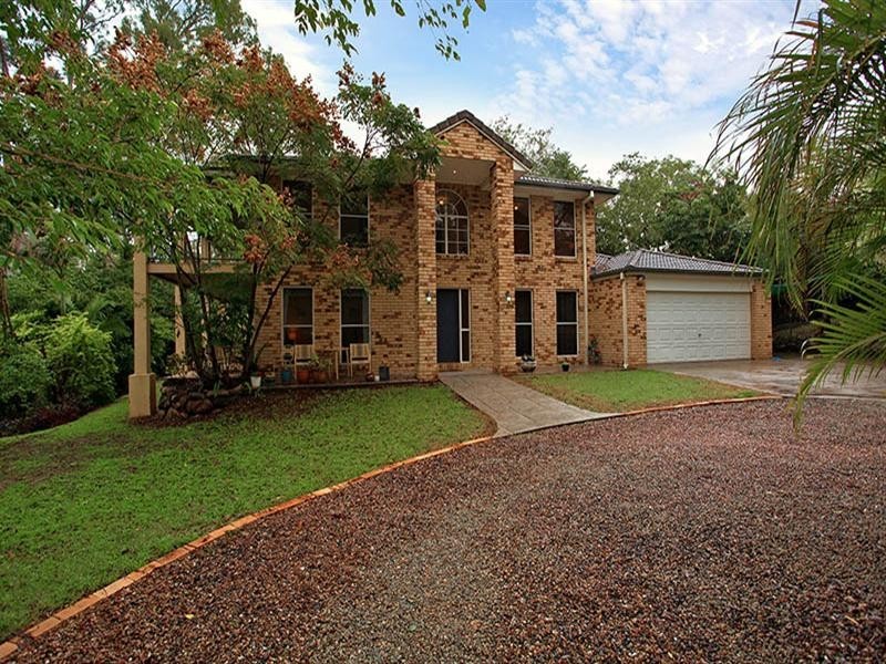 15 Kersley Road, Kenmore QLD 4069
