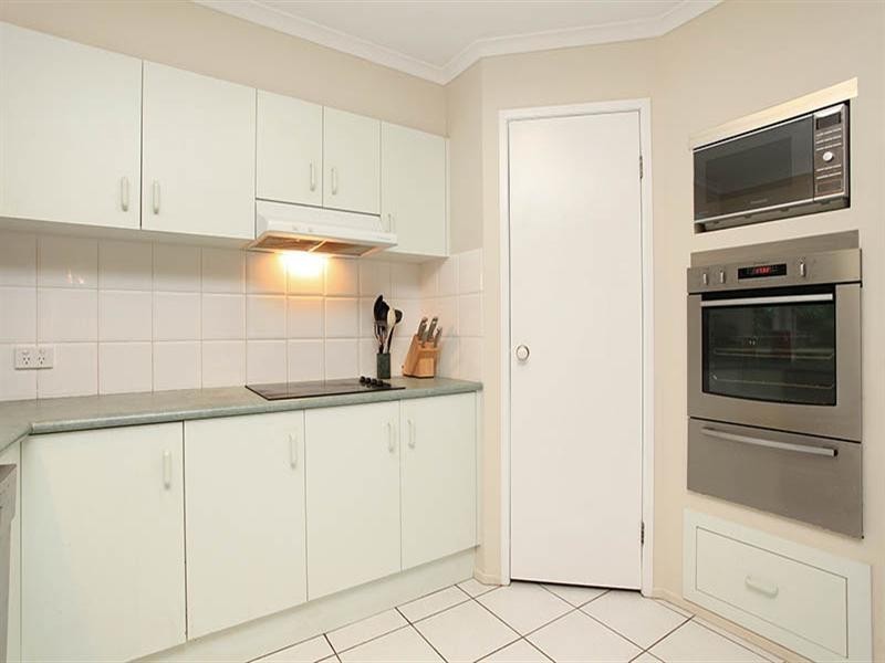 15 Kersley Road, Kenmore QLD 4069