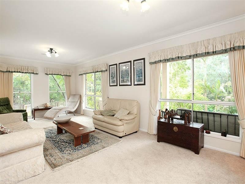 15 Kersley Road, Kenmore QLD 4069