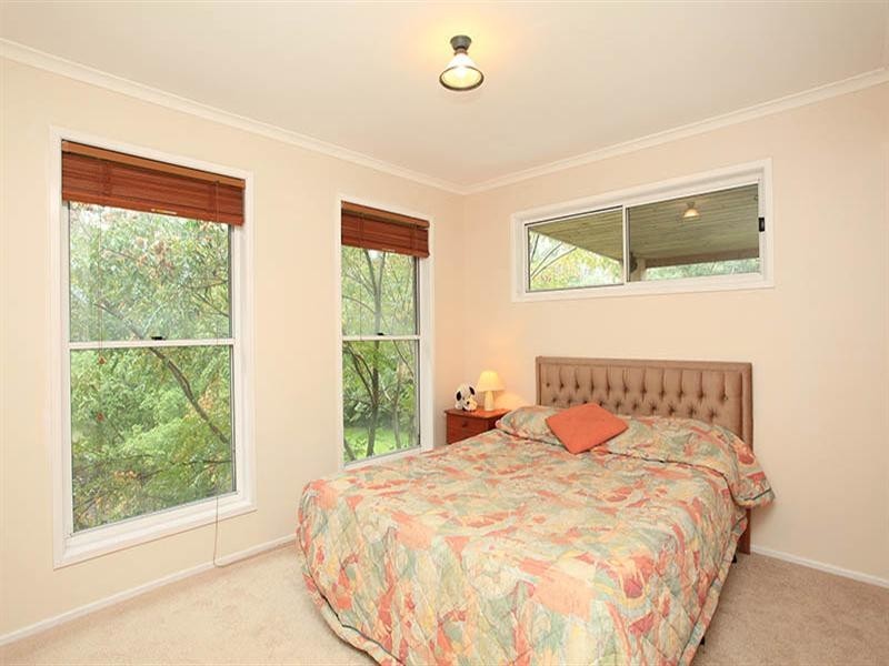 15 Kersley Road, Kenmore QLD 4069