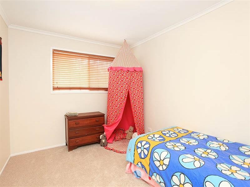 15 Kersley Road, Kenmore QLD 4069