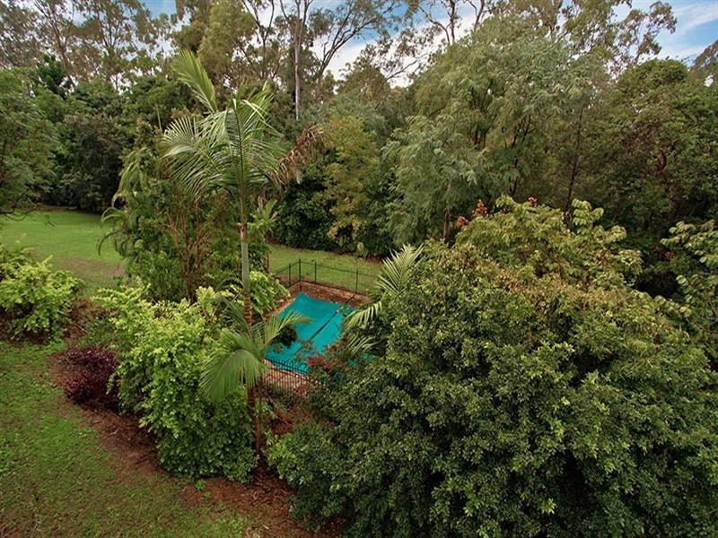 15 Kersley Road, Kenmore QLD 4069