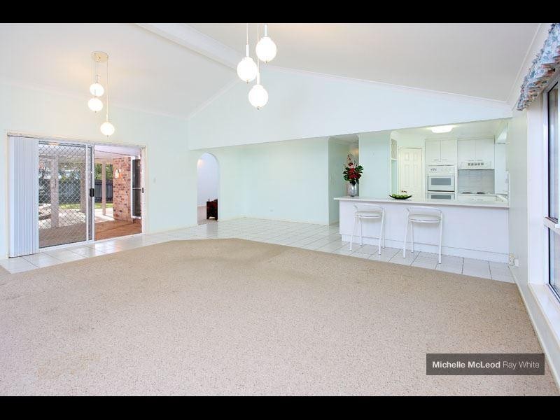 7 Geewan Place, Chapel Hill QLD 4069