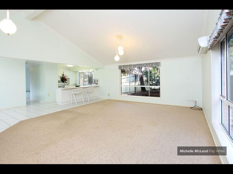 7 Geewan Place, Chapel Hill QLD 4069