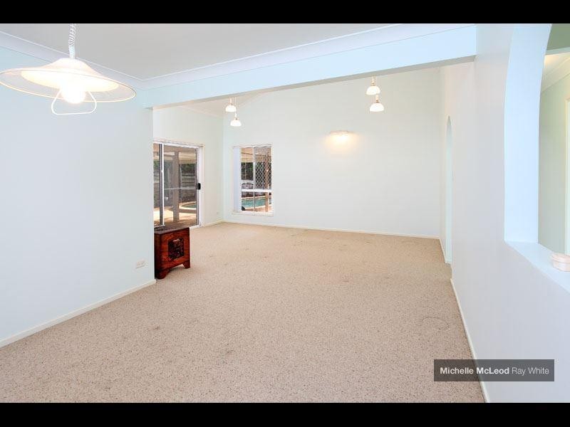 7 Geewan Place, Chapel Hill QLD 4069