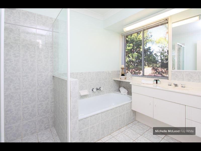 7 Geewan Place, Chapel Hill QLD 4069