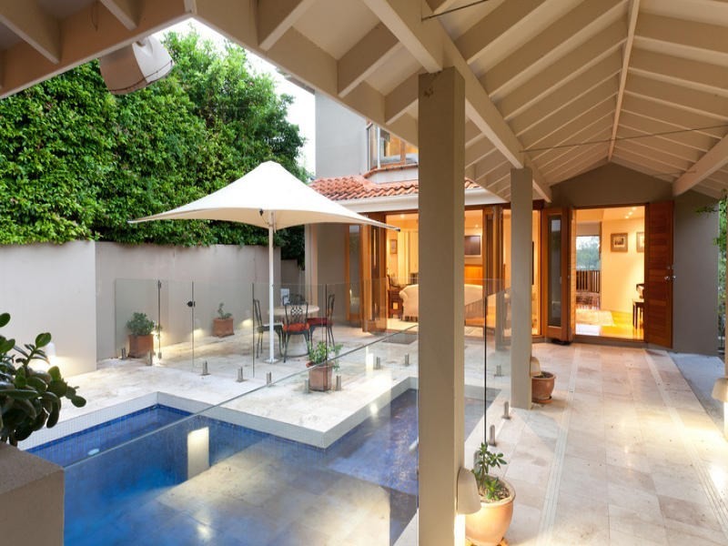 143 The Esplanade, St Lucia QLD 4067