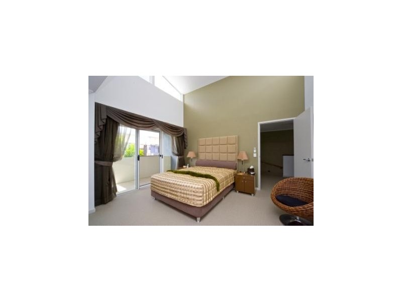 16 Lader Terrace, Varsity Lakes QLD 4227