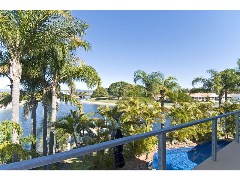 18 Alma Street, Broadbeach Waters QLD 4218