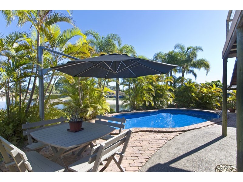 18 Alma Street, Broadbeach Waters QLD 4218