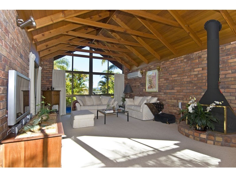 18 Alma Street, Broadbeach Waters QLD 4218