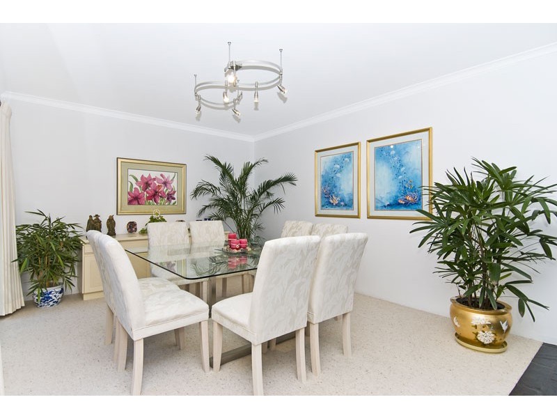 18 Alma Street, Broadbeach Waters QLD 4218