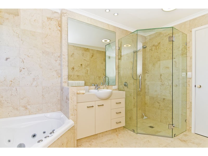 18 Alma Street, Broadbeach Waters QLD 4218