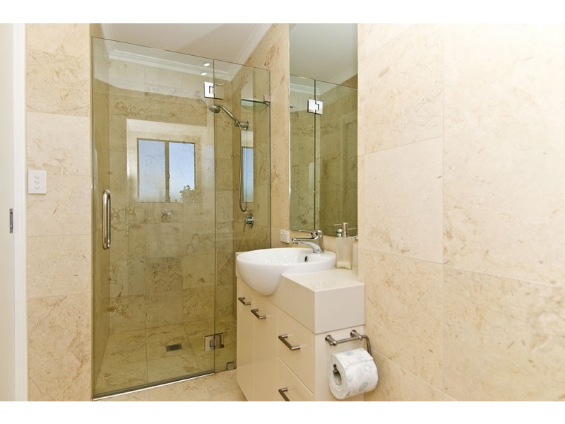 18 Alma Street, Broadbeach Waters QLD 4218