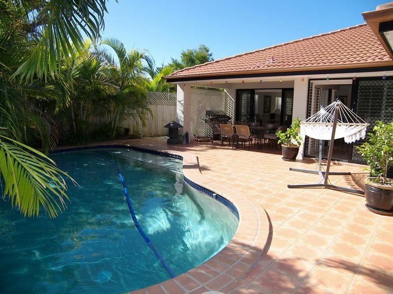 34 Shoalwater Court, Burleigh Waters QLD 4220